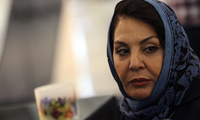 بازیگر ورود آقایان ممنوع: تهیه‌کنندگان تمام خانواده‌شان را برای بازی وارد فیلم می‌کنند/باندبازی باعث بیکاری ما شده است