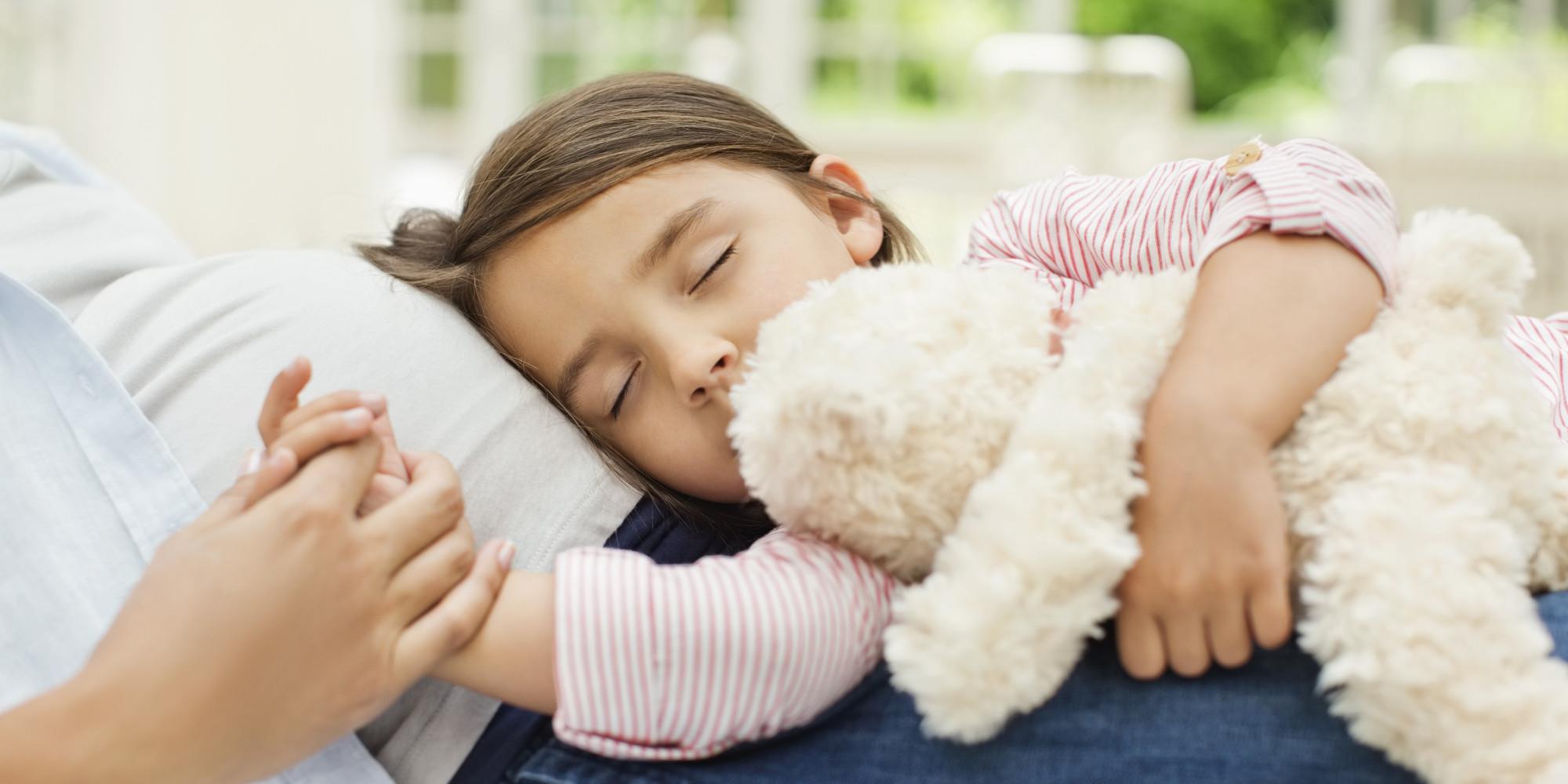 چه زمانی باید کودک را جدا از والدین خواباند؟ چه زمانی باید کودک را جدا از والدین خواباند؟