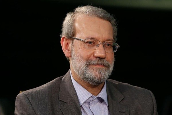 لاریجانی از خانواده‌های شهدای مدافع حرم تجلیل کرد