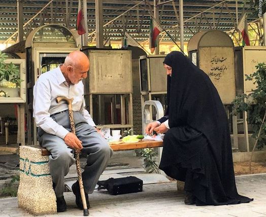 عکس/ یک صبحانه عاشقانه سه‌نفره