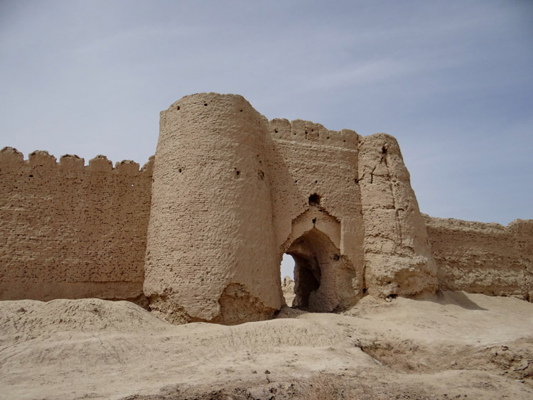 قلعه رستم، امارتی افسانه ای در کویر سیستان قلعه رستم، امارتی افسانه ای در کویر سیستان