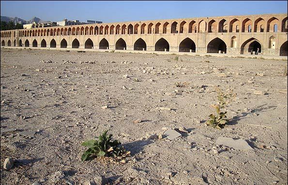 تدابیری برای احیای زاینده رود/گلبارون کردن صحن امام رضا(ع)/ استان گلستان در مرز خشک سالی/ شهادت جاودانه آتش نشانی دیگر در بندرعباس تدابیری برای احیای زاینده رود/گلبارون کردن صحن امام رضا(ع)/ استان گلستان در مرز خشک سالی/ شهادت جاودانه آتش نشانی دیگر در بندرعباس