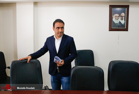 مهدویکیا: امکانات فوتبال پایه در اروپا و ایران قابل قیاس نیست/ هرچیزی که در هامبورگ یاد میگیرم در آکادمیام پیاده میکنم/ فاصله فوتبال پایه ما با سایر جهان خیلی، خیلی زیاد است/ قطعا در فوتبال پایه ایران فساد وجود دارد/ در فوتبال ایران چیزهای حیرتانگیزی میبینیم/ این روزهای پرسپولیس را پیشبینی کرده بودم/ برانکو مربی بزرگ و حرفهای است/ بهتر است برخی از حاشیههای پرسپولیس کنترل شود/ پرسپولیس میتواند قهرمان آسیا شود/ قطریها اگر پیشرفت میکنند حقشان است/ زنگ خطر سالها است برای فوتبال ایران به صدا درآمده/ قهرمانی در آسیا یکی از حسرتهای فوتبالی من است/ یک آلمانی به من گفت «محرمی» میتواند در اروپا بازی کند/ پیشبینی میکردم محرمی بازیکن بزرگی شود/ کسی نمیتواند به مایلیکهن بگوید اعتقاداتش غلط است/ برخورد کیروش با مربیان ایرانی جالب نبود/ کیروش برود کدام مربی ایرانی راه او را ادامه میدهد/ حرف از صعود در جام جهانی اولین عامل شکست در این مسابقات است/ داشتن مدرک مربیگری تضمینی برای موفقیت نیست/ پیروزی مقابل استقلال با هتتریک زاید را فراموش نمیکنم/ مهدویکیا: امکانات فوتبال پایه در اروپا و ایران قابل قیاس نیست/ هرچیزی که در هامبورگ یاد میگیرم در آکادمیام پیاده میکنم/ فاصله فوتبال پایه ما با سایر جهان خیلی، خیلی زیاد است/ قطعا در فوتبال پایه ایران فساد وجود دارد/ در فوتبال ایران چیزهای حیرتانگیزی میبینیم/ این روزهای پرسپولیس را پیشبینی کرده بودم/ برانکو مربی بزرگ و حرفهای است/ بهتر است برخی از حاشیههای پرسپولیس کنترل شود/ پرسپولیس میتواند قهرمان آسیا شود/ قطریها اگر پیشرفت میکنند حقشان است/ زنگ خطر سالها است برای فوتبال ایران به صدا درآمده/ قهرمانی در آسیا یکی از حسرتهای فوتبالی من است/ یک آلمانی به من گفت «محرمی» میتواند در اروپا بازی کند/ پیشبینی میکردم محرمی بازیکن بزرگی شود/ کسی نمیتواند به مایلیکهن بگوید اعتقاداتش غلط است/ برخورد کیروش با مربیان ایرانی جالب نبود/ کیروش برود کدام مربی ایرانی راه او را ادامه میدهد/ حرف از صعود در جام جهانی اولین عامل شکست در این مسابقات است/ داشتن مدرک مربیگری تضمینی برای موفقیت نیست/ پیروزی مقابل استقلال با هتتریک زاید را فراموش نمیکنم/