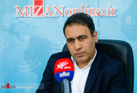 مهدویکیا: امکانات فوتبال پایه در اروپا و ایران قابل قیاس نیست/ هرچیزی که در هامبورگ یاد میگیرم در آکادمیام پیاده میکنم/ فاصله فوتبال پایه ما با سایر جهان خیلی، خیلی زیاد است/ قطعا در فوتبال پایه ایران فساد وجود دارد/ در فوتبال ایران چیزهای حیرتانگیزی میبینیم/ این روزهای پرسپولیس را پیشبینی کرده بودم/ برانکو مربی بزرگ و حرفهای است/ بهتر است برخی از حاشیههای پرسپولیس کنترل شود/ پرسپولیس میتواند قهرمان آسیا شود/ قطریها اگر پیشرفت میکنند حقشان است/ زنگ خطر سالها است برای فوتبال ایران به صدا درآمده/ قهرمانی در آسیا یکی از حسرتهای فوتبالی من است/ یک آلمانی به من گفت «محرمی» میتواند در اروپا بازی کند/ پیشبینی میکردم محرمی بازیکن بزرگی شود/ کسی نمیتواند به مایلیکهن بگوید اعتقاداتش غلط است/ برخورد کیروش با مربیان ایرانی جالب نبود/ کیروش برود کدام مربی ایرانی راه او را ادامه میدهد/ حرف از صعود در جام جهانی اولین عامل شکست در این مسابقات است/ داشتن مدرک مربیگری تضمینی برای موفقیت نیست/ پیروزی مقابل استقلال با هتتریک زاید را فراموش نمیکنم/ مهدویکیا: امکانات فوتبال پایه در اروپا و ایران قابل قیاس نیست/ هرچیزی که در هامبورگ یاد میگیرم در آکادمیام پیاده میکنم/ فاصله فوتبال پایه ما با سایر جهان خیلی، خیلی زیاد است/ قطعا در فوتبال پایه ایران فساد وجود دارد/ در فوتبال ایران چیزهای حیرتانگیزی میبینیم/ این روزهای پرسپولیس را پیشبینی کرده بودم/ برانکو مربی بزرگ و حرفهای است/ بهتر است برخی از حاشیههای پرسپولیس کنترل شود/ پرسپولیس میتواند قهرمان آسیا شود/ قطریها اگر پیشرفت میکنند حقشان است/ زنگ خطر سالها است برای فوتبال ایران به صدا درآمده/ قهرمانی در آسیا یکی از حسرتهای فوتبالی من است/ یک آلمانی به من گفت «محرمی» میتواند در اروپا بازی کند/ پیشبینی میکردم محرمی بازیکن بزرگی شود/ کسی نمیتواند به مایلیکهن بگوید اعتقاداتش غلط است/ برخورد کیروش با مربیان ایرانی جالب نبود/ کیروش برود کدام مربی ایرانی راه او را ادامه میدهد/ حرف از صعود در جام جهانی اولین عامل شکست در این مسابقات است/ داشتن مدرک مربیگری تضمینی برای موفقیت نیست/ پیروزی مقابل استقلال با هتتریک زاید را فراموش نمیکنم/