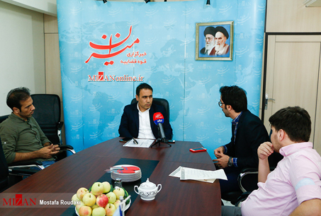 مهدویکیا: امکانات فوتبال پایه در اروپا و ایران قابل قیاس نیست/ هرچیزی که در هامبورگ یاد میگیرم در آکادمیام پیاده میکنم/ فاصله فوتبال پایه ما با سایر جهان خیلی، خیلی زیاد است/ قطعا در فوتبال پایه ایران فساد وجود دارد/ در فوتبال ایران چیزهای حیرتانگیزی میبینیم/ این روزهای پرسپولیس را پیشبینی کرده بودم/ برانکو مربی بزرگ و حرفهای است/ بهتر است برخی از حاشیههای پرسپولیس کنترل شود/ پرسپولیس میتواند قهرمان آسیا شود/ قطریها اگر پیشرفت میکنند حقشان است/ زنگ خطر سالها است برای فوتبال ایران به صدا درآمده/ قهرمانی در آسیا یکی از حسرتهای فوتبالی من است/ یک آلمانی به من گفت «محرمی» میتواند در اروپا بازی کند/ پیشبینی میکردم محرمی بازیکن بزرگی شود/ کسی نمیتواند به مایلیکهن بگوید اعتقاداتش غلط است/ برخورد کیروش با مربیان ایرانی جالب نبود/ کیروش برود کدام مربی ایرانی راه او را ادامه میدهد/ حرف از صعود در جام جهانی اولین عامل شکست در این مسابقات است/ داشتن مدرک مربیگری تضمینی برای موفقیت نیست/ پیروزی مقابل استقلال با هتتریک زاید را فراموش نمیکنم/ مهدویکیا: امکانات فوتبال پایه در اروپا و ایران قابل قیاس نیست/ هرچیزی که در هامبورگ یاد میگیرم در آکادمیام پیاده میکنم/ فاصله فوتبال پایه ما با سایر جهان خیلی، خیلی زیاد است/ قطعا در فوتبال پایه ایران فساد وجود دارد/ در فوتبال ایران چیزهای حیرتانگیزی میبینیم/ این روزهای پرسپولیس را پیشبینی کرده بودم/ برانکو مربی بزرگ و حرفهای است/ بهتر است برخی از حاشیههای پرسپولیس کنترل شود/ پرسپولیس میتواند قهرمان آسیا شود/ قطریها اگر پیشرفت میکنند حقشان است/ زنگ خطر سالها است برای فوتبال ایران به صدا درآمده/ قهرمانی در آسیا یکی از حسرتهای فوتبالی من است/ یک آلمانی به من گفت «محرمی» میتواند در اروپا بازی کند/ پیشبینی میکردم محرمی بازیکن بزرگی شود/ کسی نمیتواند به مایلیکهن بگوید اعتقاداتش غلط است/ برخورد کیروش با مربیان ایرانی جالب نبود/ کیروش برود کدام مربی ایرانی راه او را ادامه میدهد/ حرف از صعود در جام جهانی اولین عامل شکست در این مسابقات است/ داشتن مدرک مربیگری تضمینی برای موفقیت نیست/ پیروزی مقابل استقلال با هتتریک زاید را فراموش نمیکنم/