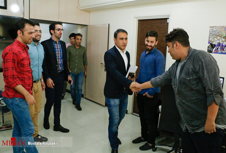 مهدویکیا: امکانات فوتبال پایه در اروپا و ایران قابل قیاس نیست/ هرچیزی که در هامبورگ یاد میگیرم در آکادمیام پیاده میکنم/ فاصله فوتبال پایه ما با سایر جهان خیلی، خیلی زیاد است/ قطعا در فوتبال پایه ایران فساد وجود دارد/ در فوتبال ایران چیزهای حیرتانگیزی میبینیم/ این روزهای پرسپولیس را پیشبینی کرده بودم/ برانکو مربی بزرگ و حرفهای است/ بهتر است برخی از حاشیههای پرسپولیس کنترل شود/ پرسپولیس میتواند قهرمان آسیا شود/ قطریها اگر پیشرفت میکنند حقشان است/ زنگ خطر سالها است برای فوتبال ایران به صدا درآمده/ قهرمانی در آسیا یکی از حسرتهای فوتبالی من است/ یک آلمانی به من گفت «محرمی» میتواند در اروپا بازی کند/ پیشبینی میکردم محرمی بازیکن بزرگی شود/ کسی نمیتواند به مایلیکهن بگوید اعتقاداتش غلط است/ برخورد کیروش با مربیان ایرانی جالب نبود/ کیروش برود کدام مربی ایرانی راه او را ادامه میدهد/ حرف از صعود در جام جهانی اولین عامل شکست در این مسابقات است/ داشتن مدرک مربیگری تضمینی برای موفقیت نیست/ پیروزی مقابل استقلال با هتتریک زاید را فراموش نمیکنم/ مهدویکیا: امکانات فوتبال پایه در اروپا و ایران قابل قیاس نیست/ هرچیزی که در هامبورگ یاد میگیرم در آکادمیام پیاده میکنم/ فاصله فوتبال پایه ما با سایر جهان خیلی، خیلی زیاد است/ قطعا در فوتبال پایه ایران فساد وجود دارد/ در فوتبال ایران چیزهای حیرتانگیزی میبینیم/ این روزهای پرسپولیس را پیشبینی کرده بودم/ برانکو مربی بزرگ و حرفهای است/ بهتر است برخی از حاشیههای پرسپولیس کنترل شود/ پرسپولیس میتواند قهرمان آسیا شود/ قطریها اگر پیشرفت میکنند حقشان است/ زنگ خطر سالها است برای فوتبال ایران به صدا درآمده/ قهرمانی در آسیا یکی از حسرتهای فوتبالی من است/ یک آلمانی به من گفت «محرمی» میتواند در اروپا بازی کند/ پیشبینی میکردم محرمی بازیکن بزرگی شود/ کسی نمیتواند به مایلیکهن بگوید اعتقاداتش غلط است/ برخورد کیروش با مربیان ایرانی جالب نبود/ کیروش برود کدام مربی ایرانی راه او را ادامه میدهد/ حرف از صعود در جام جهانی اولین عامل شکست در این مسابقات است/ داشتن مدرک مربیگری تضمینی برای موفقیت نیست/ پیروزی مقابل استقلال با هتتریک زاید را فراموش نمیکنم/