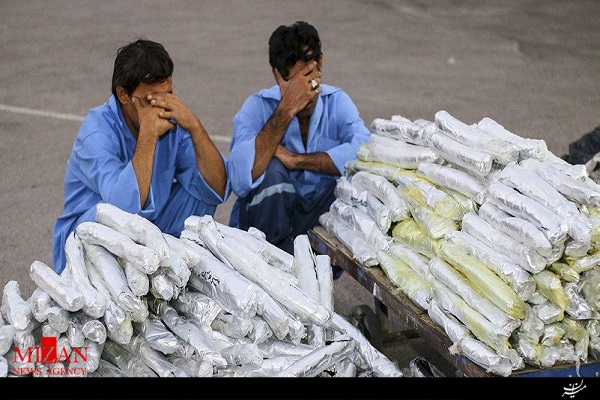 کشف بیش از 300 کیلوگرم تریاک از تانکر حمل سوخت + عکس کشف بیش از 300 کیلوگرم تریاک از تانکر حمل سوخت + عکس
