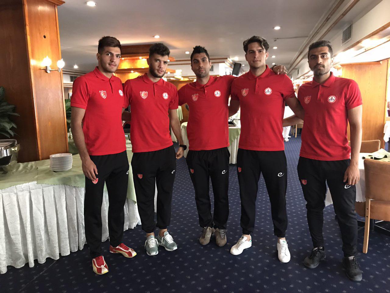 اعتصاب ادامه دارد شاگردان درخشان/تا پول نیاید تمرین نمی‌کنیم