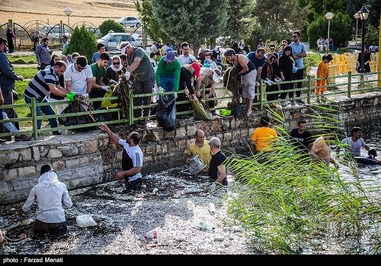 پاکسازی سراب نیلوفر توسط طرفداران محیط زیست پاکسازی سراب نیلوفر توسط طرفداران محیط زیست