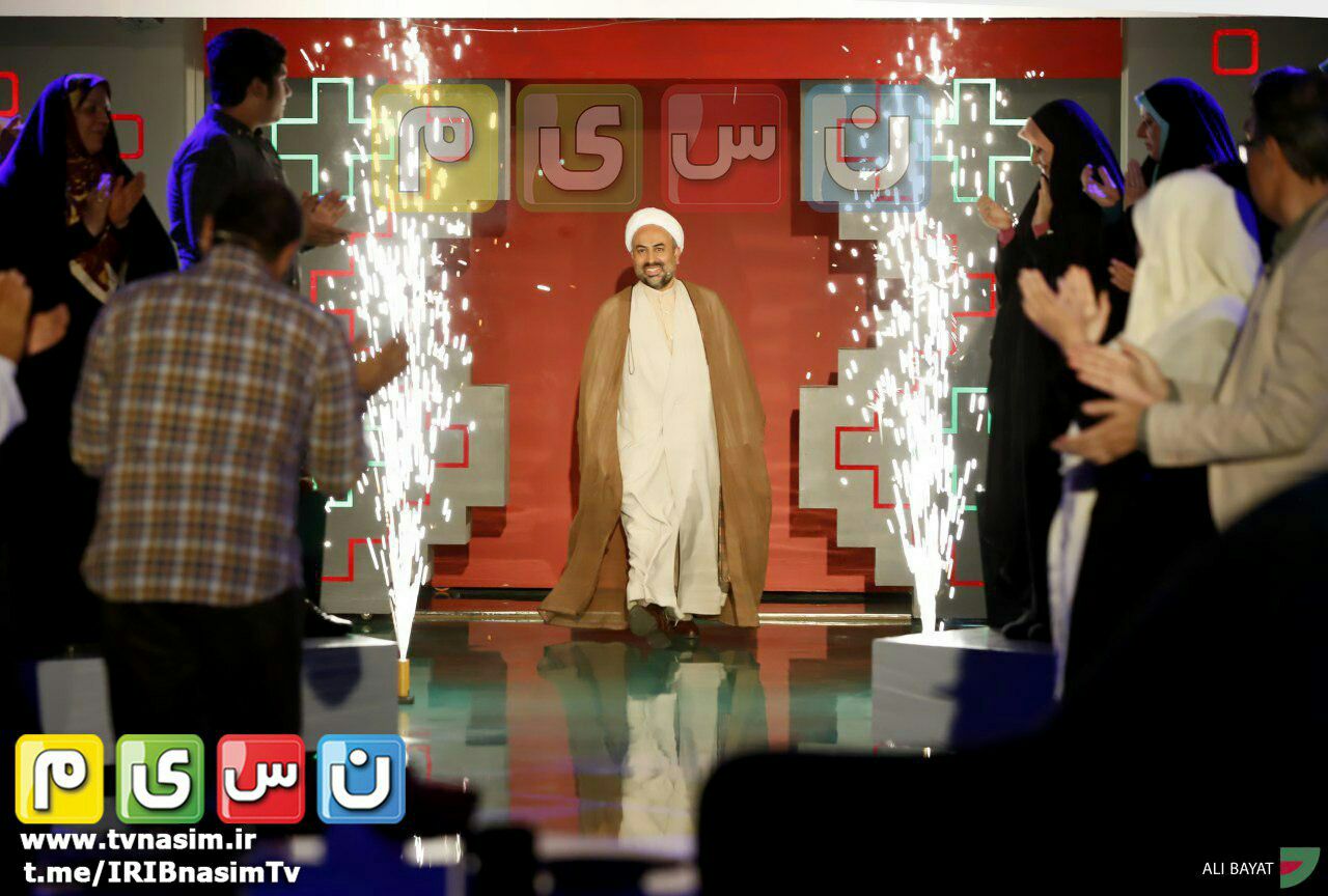 انتقاد حجت‌الاسلام زائری از مسابقه خنداننده‌شو و پاسخ رامبد جوان