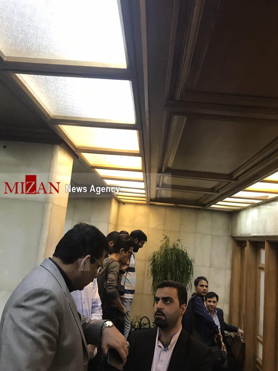 اجتماع خبرنگاران پشت درهای بسته شورای شهر/ اعضا در انتظار قالیباف اجتماع خبرنگاران پشت درهای بسته شورای شهر/ اعضا در انتظار قالیباف