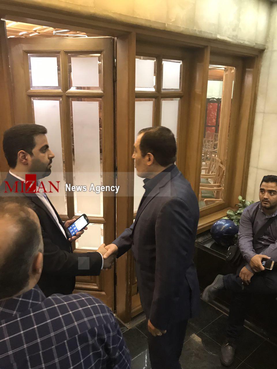 اجتماع خبرنگاران پشت درهای بسته شورای شهر/ اعضا در انتظار قالیباف اجتماع خبرنگاران پشت درهای بسته شورای شهر/ اعضا در انتظار قالیباف
