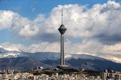 تخریب کوهستان سبلان/ سرگردانی صدروزه زلزله زدگان خراسان شمالی/ روند ماندگار تاخیر پروازهای زاگرس/ شرایط سالم هوای پایتخت تخریب کوهستان سبلان/ سرگردانی صدروزه زلزله زدگان خراسان شمالی/ روند ماندگار تاخیر پروازهای زاگرس/ شرایط سالم هوای پایتخت
