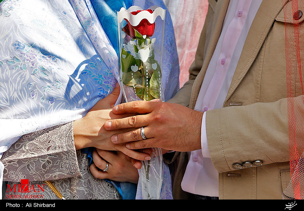 زوج های بیمه شده می توانند کمک هزینه ازدواج بگیرند