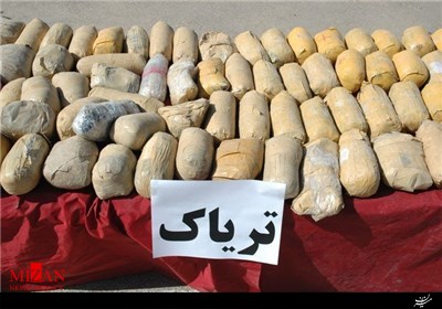 کشف و ضبط ۱۵۰ کیلو تریاک در عوارضی قم به کاشان در یک خودروی لوکس