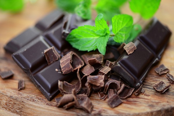 شکلات تلخ را با روغن زیتون بخورید شکلات تلخ را با روغن زیتون بخورید