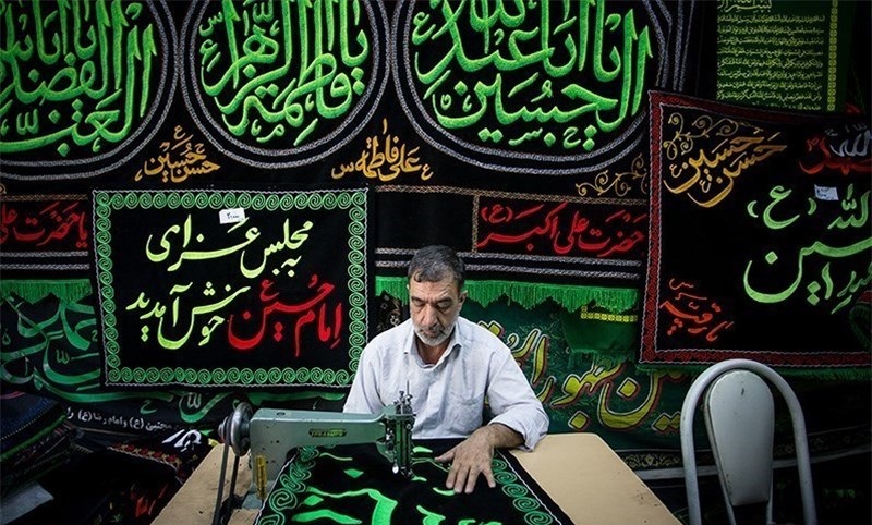 اهتزار پرچم‌های چینی در عزای حسینی/ پرچم‌های زربافت 500 هزار تومان