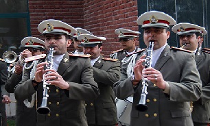 اجرا موزیک نظامی در مترو