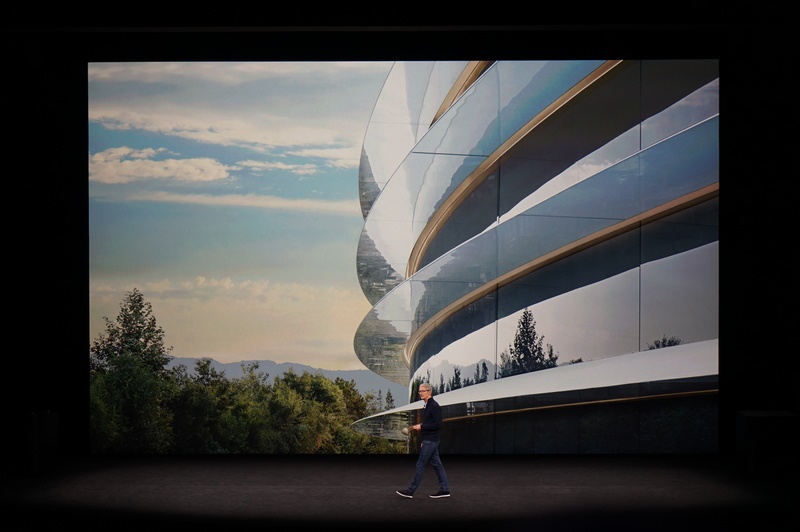عکس/ مراسم رونمایی از محصولات جدید apple/ شگفتی هایی که همکاران جابز ساختند!