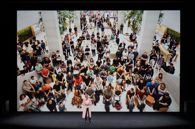 عکس/ مراسم رونمایی از محصولات جدید apple/ شگفتی هایی که همکاران جابز ساختند!