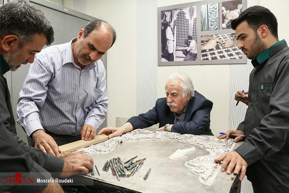 هنرنمایی در کربلای ایران/ آخرین وضعیت ساخت ضریح حضرت عبدالعظیم(ع)/ نقل قول استاد فرشچیان از آیتالله سیستانی هنرنمایی در کربلای ایران/ آخرین وضعیت ساخت ضریح حضرت عبدالعظیم(ع)/ نقل قول استاد فرشچیان از آیتالله سیستانی