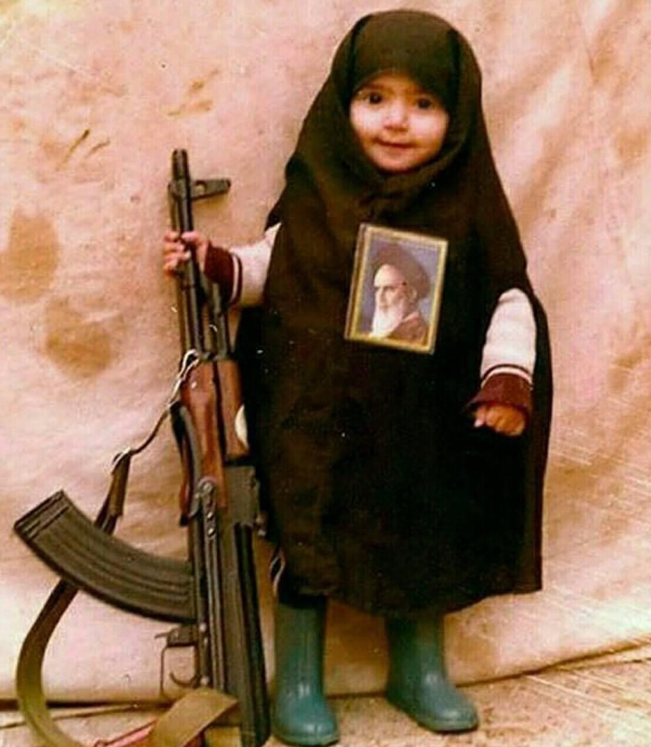 تصویری خاص از یک دختر دهه‌ی شصتی