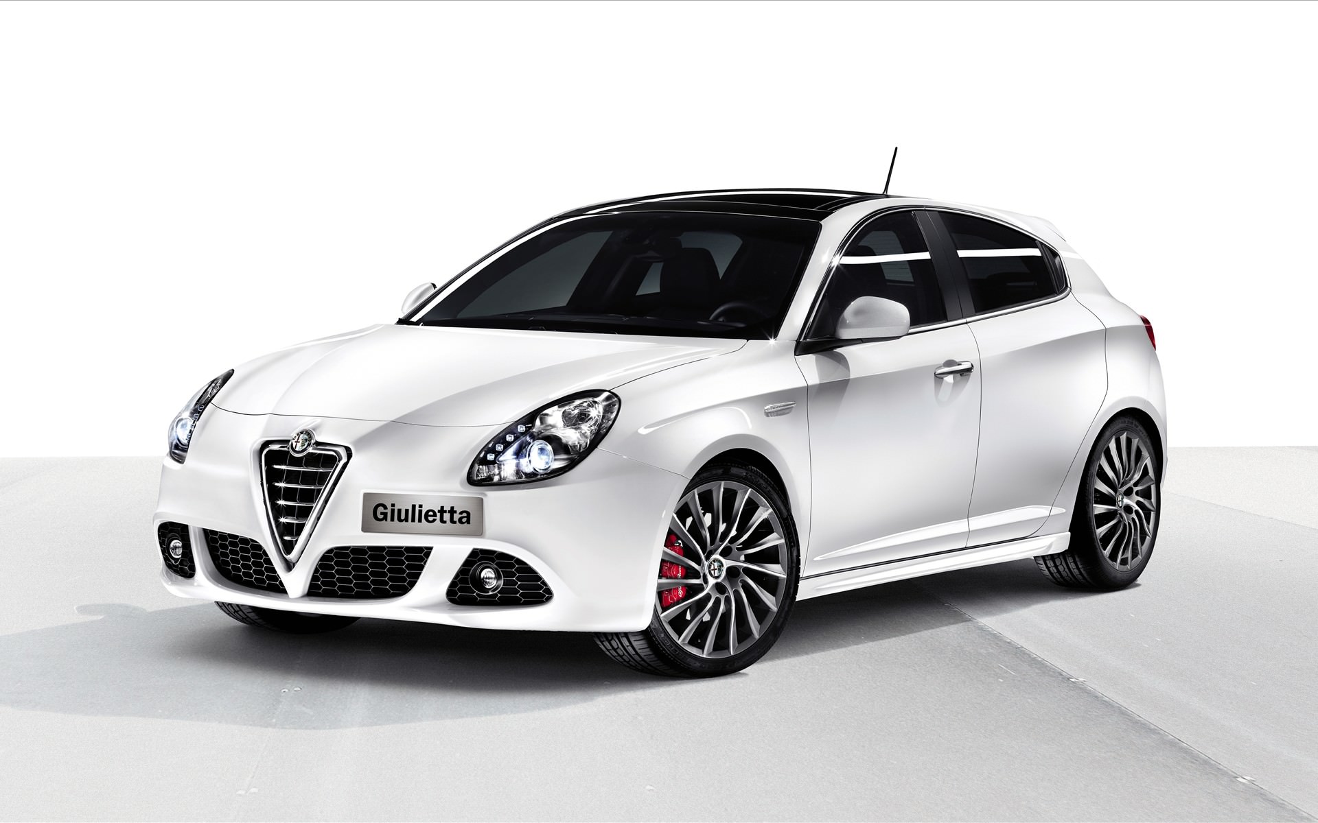 همه چیز درباره Alfa Romeo Giulietta؛ یک خودروی متفاوت ایتالیایی ! +تصاویر همه چیز درباره Alfa Romeo Giulietta؛ یک خودروی متفاوت ایتالیایی ! +تصاویر