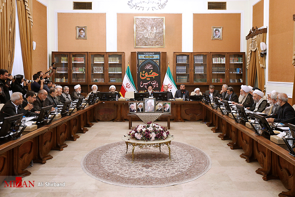 اولین جلسه دوره جدید مجمع تشخیص مصلحت به ریاست آیت‌الله هاشمی‌شاهرودی برگزار شد