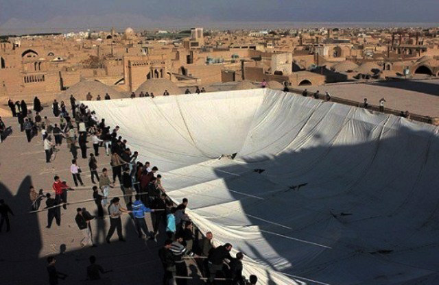 استقبال از محرم در یزد با پوش بالا کردن حسینیه ها + فیلم استقبال از محرم در یزد با پوش بالا کردن حسینیه ها + فیلم
