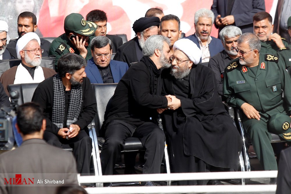 آغاز مراسم تشییع یک قهرمان/ بوسه رهبر انقلاب بر تابوت شهید حججی + تصاویر و فیلم