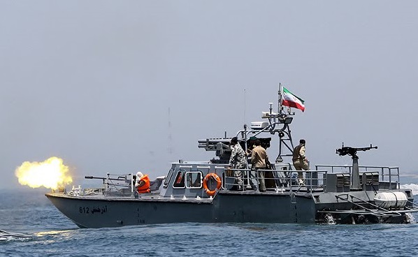 قدرت‎‌نمایی شناور‌های تندروی سپاه با سرعت وحشتناک ۸۰ نات در خلیج‌فارس به زودی ...