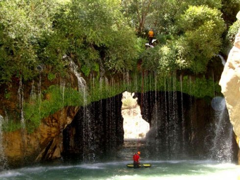 آبشار آب ملخ شاهکار طبیعت اصفهان+تصاویر
