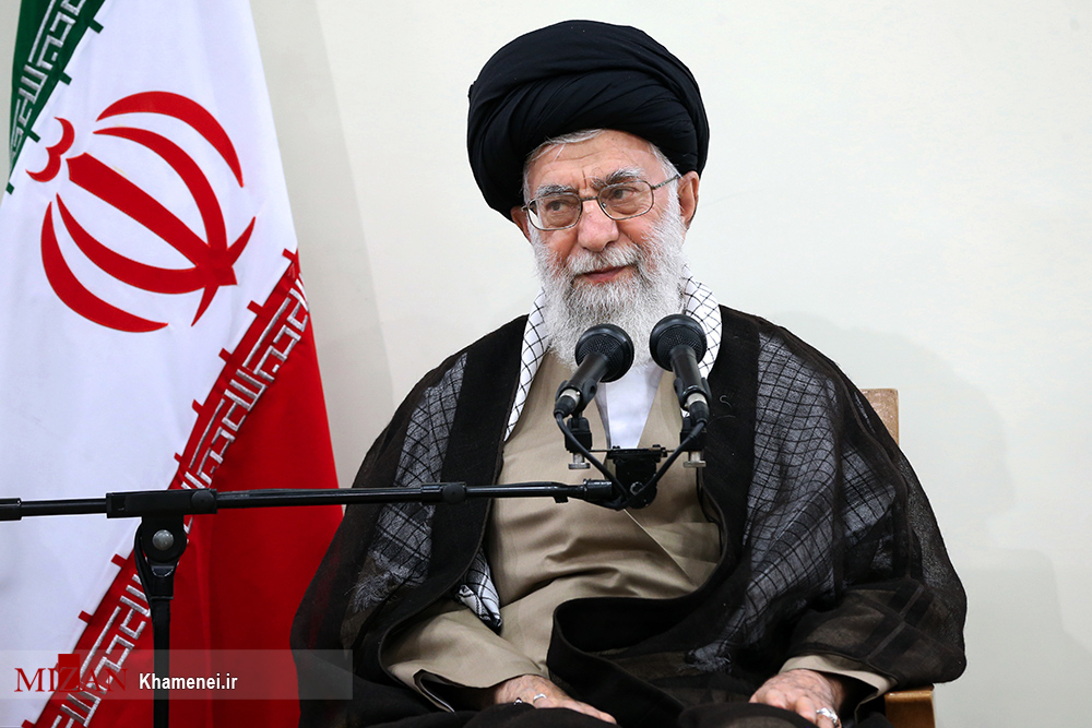 رونمایی از اثر فاخر منظومه فکری مقام معظم رهبری در دانشگاه آزاد