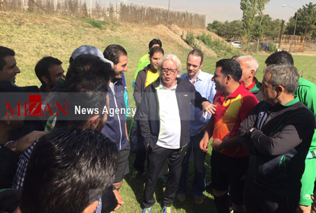 خوشوبش سرمربی استقلال با فردوسیپور و خبرنگاران/ شفر: میتوانم داور بازیهای تیم خبرنگاران باشم! + عکس خوشوبش سرمربی استقلال با فردوسیپور و خبرنگاران/ شفر: میتوانم داور بازیهای تیم خبرنگاران باشم! + عکس
