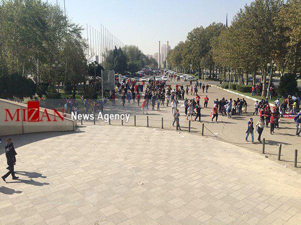 اعتراض استقلالیها به نحوه بلیت فروشی پرسپولیسی ها/ بلیط فروشی در ورزشگاه هم انجام میشود+ عکس اعتراض استقلالیها به نحوه بلیت فروشی پرسپولیسی ها/ بلیط فروشی در ورزشگاه هم انجام میشود+ عکس