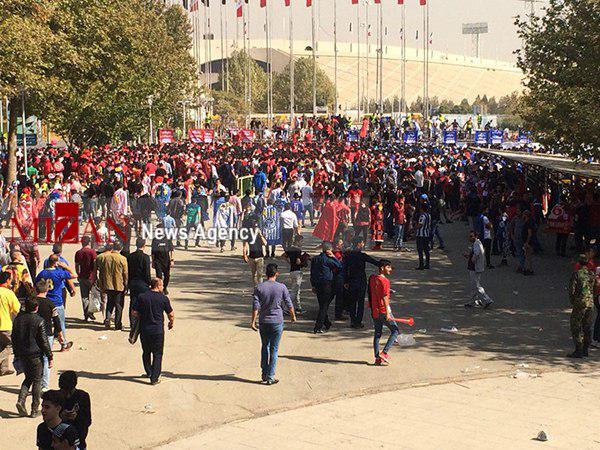اعتراض استقلالیها به نحوه بلیت فروشی پرسپولیسی ها/ بلیط فروشی در ورزشگاه هم انجام میشود+ عکس اعتراض استقلالیها به نحوه بلیت فروشی پرسپولیسی ها/ بلیط فروشی در ورزشگاه هم انجام میشود+ عکس