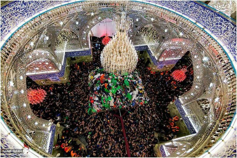 ضریح مطهر حضرت ابالفضل العباس (ع) از نمایی متفاوت ضریح مطهر حضرت ابالفضل العباس (ع) از نمایی متفاوت