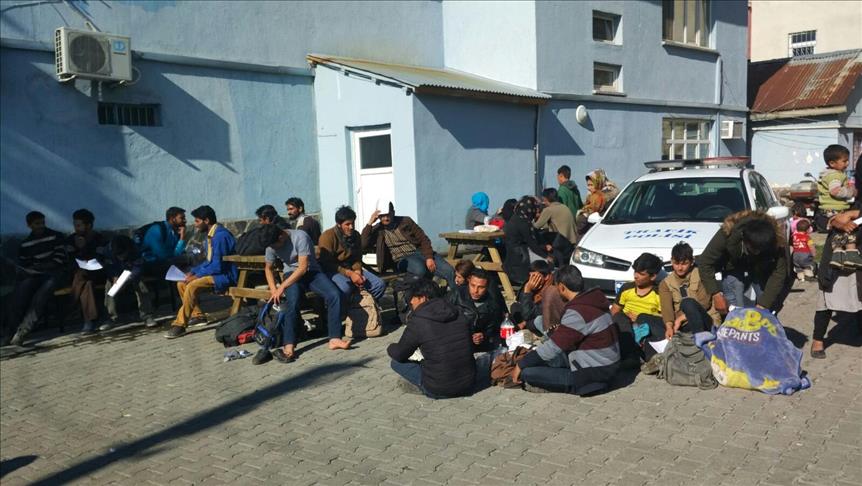 ۸۸۴ مهاجر و پناهجوی غیرقانونی در ترکیه دستگیر شدند