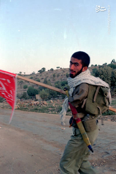 رزمنده یک دستی که با شمشیر می‌جنگید + عکس