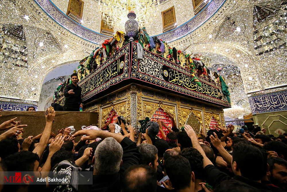 اربعین برگزاری باشکوه اربعین حسینی /عمود آخر و اشکی که با دیدن گنبد قمر بنی هاشم از چشمها جاری میشود+ عکس