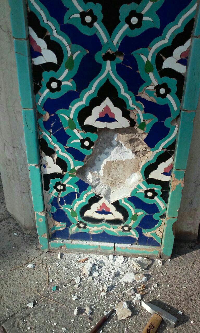 مرمت کاشی کاری آرامگاه کمال الملک آغاز شد مرمت کاشی کاری آرامگاه کمال الملک آغاز شد