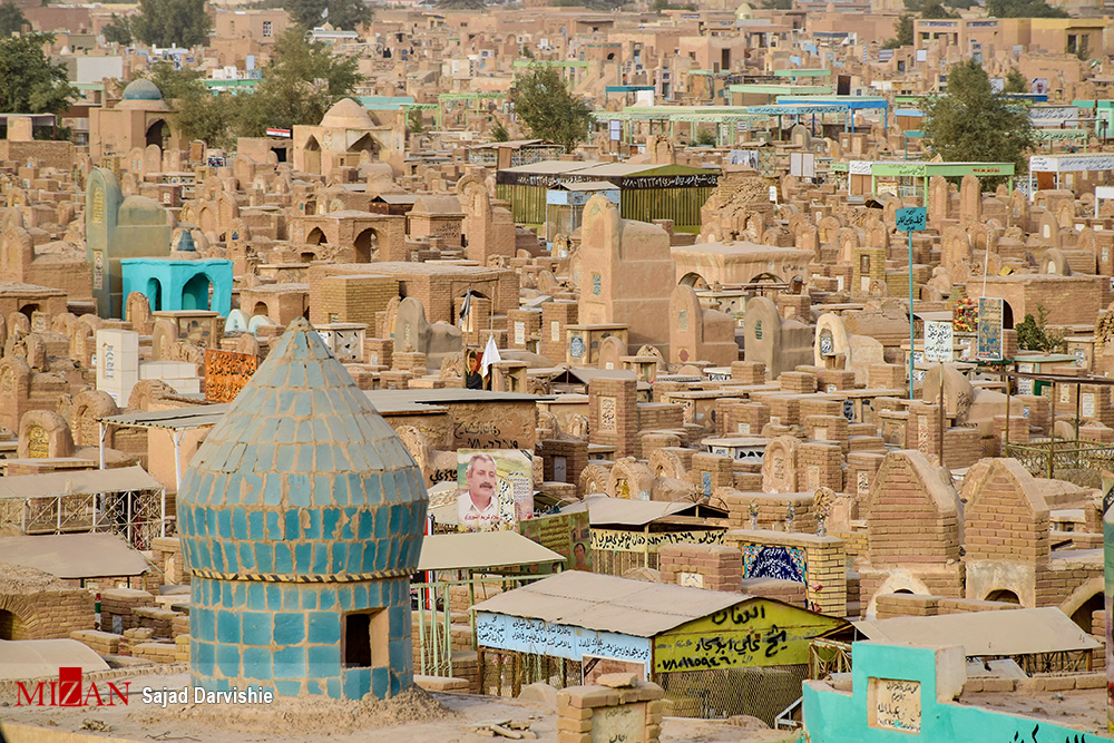 مشاهیر ملی و مذهبی ایرانی مدفون در قبرستان وادی السلام به شهروندان معرفی شوند/ کوتاهی شهرداری در ایام اربعین