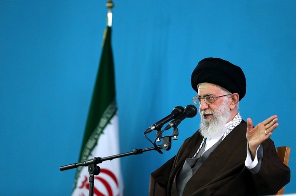 طرف مقابل با وقاحت تمام مرا تهدید نظامی می‌کند/ غلط زیادی می‌کنند