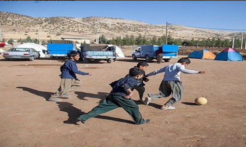 تصویری زیبا از کودکان زلزلهزده کرمانشاه تصویری زیبا از کودکان زلزلهزده کرمانشاه