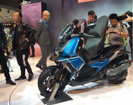 رونمایی از جدیدترین موتورسیکلت اسکوتر BMW در میلان + تصاویر