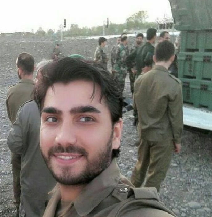 آخرین «سلفی» مدافع حرمی که دیروز شهید شد+عکس آخرین «سلفی» مدافع حرمی که دیروز شهید شد+عکس