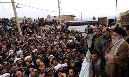 حضور امامخامنهای در مناطق زلزلهزده غرب کشور/ همزمان با هفته وقف؛ عیادت خادمان آستان قدس رضوی از بیماران در یزد/ کرمان میزبان ۵۰ هزار گردشگر خارجی حضور امامخامنهای در مناطق زلزلهزده غرب کشور/ همزمان با هفته وقف؛ عیادت خادمان آستان قدس رضوی از بیماران در یزد/ کرمان میزبان ۵۰ هزار گردشگر خارجی