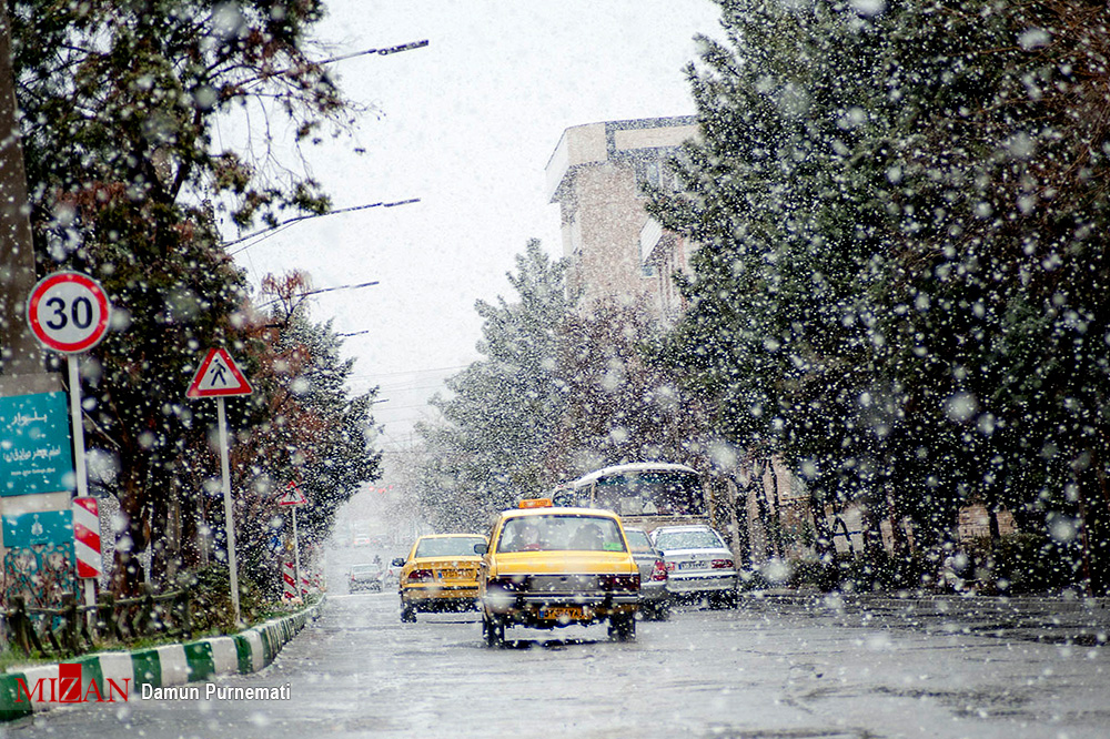 بارش برف و باران در برخی جاده ها