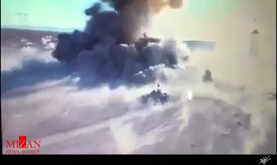 لحظه خروج و انفجار خودروی بمبگذاری شده داعش از سوله مخفی لحظه خروج و انفجار خودروی بمبگذاری شده داعش از سوله مخفی + فیلم