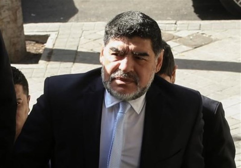 مارادونا از دخترش شکایت کرد!